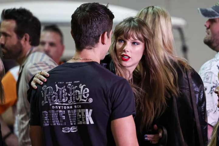 Taylor Swift arriving for Chiefs game 