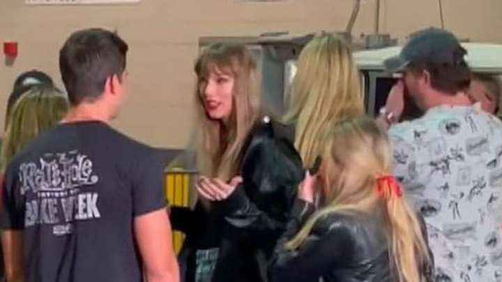 Taylor Swift arriving for Chiefs game 