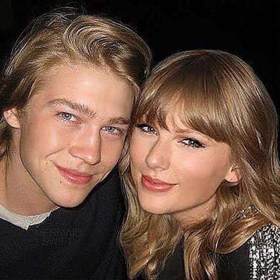 Joe Alwyn and Taylor Swift 