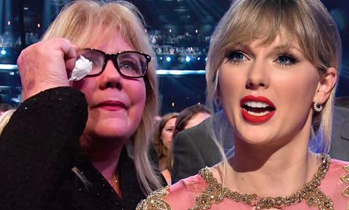 Andrea Swift and Taylor Swift